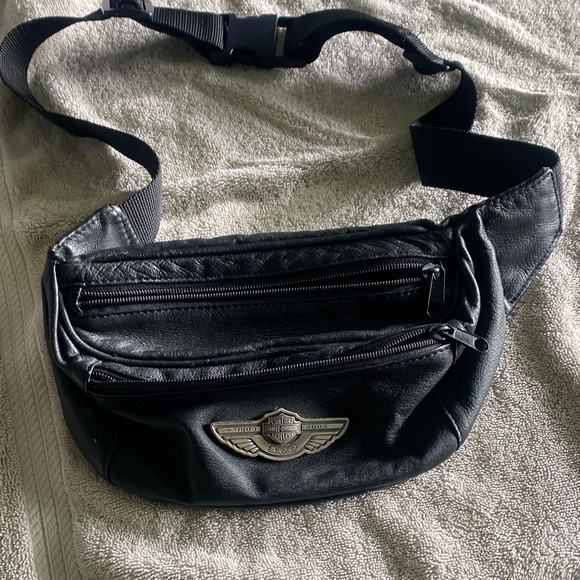 Harley-Davidson Black Belt Bag with Glossy Finish
